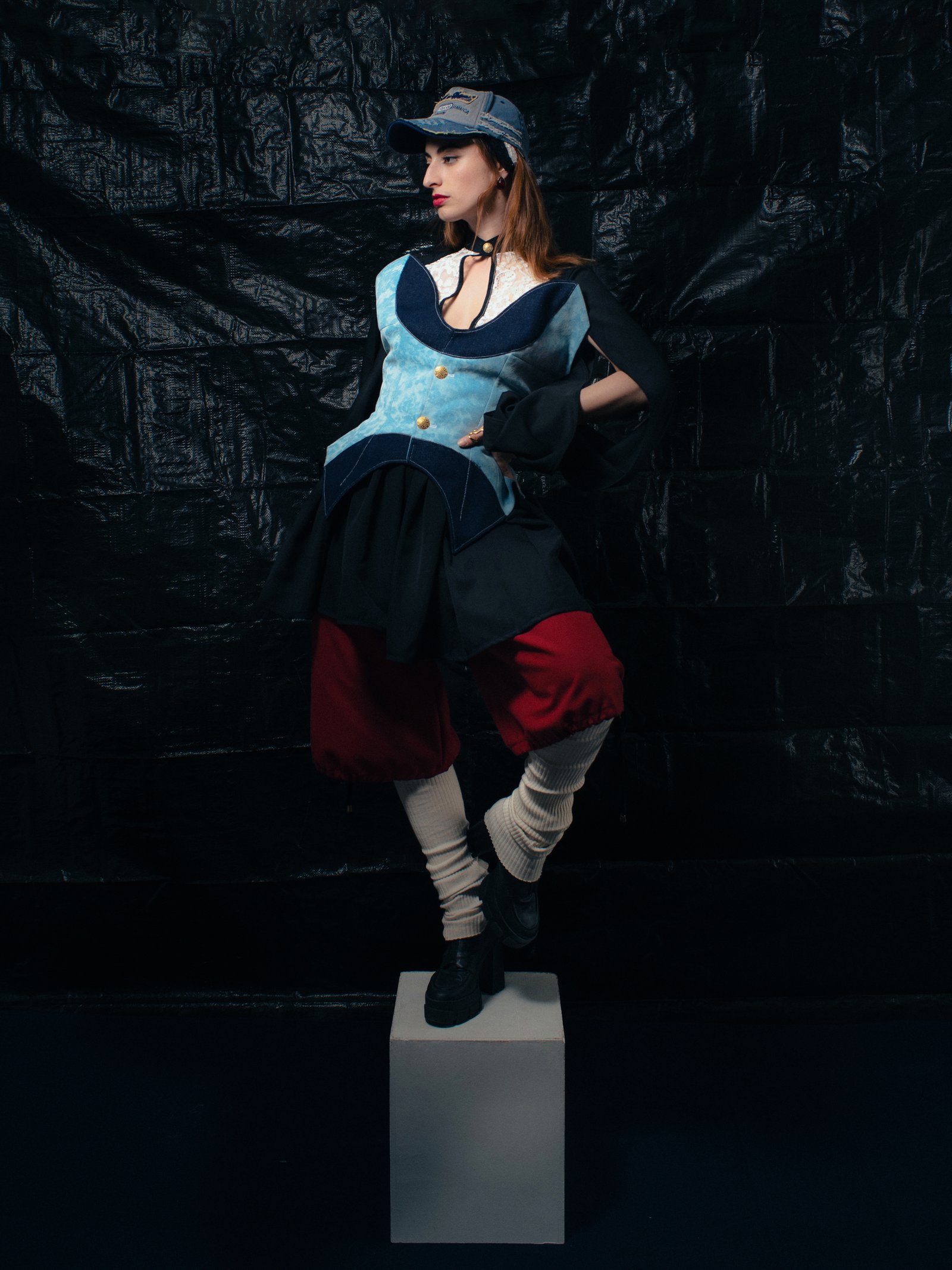 Silhouette corset et casquette