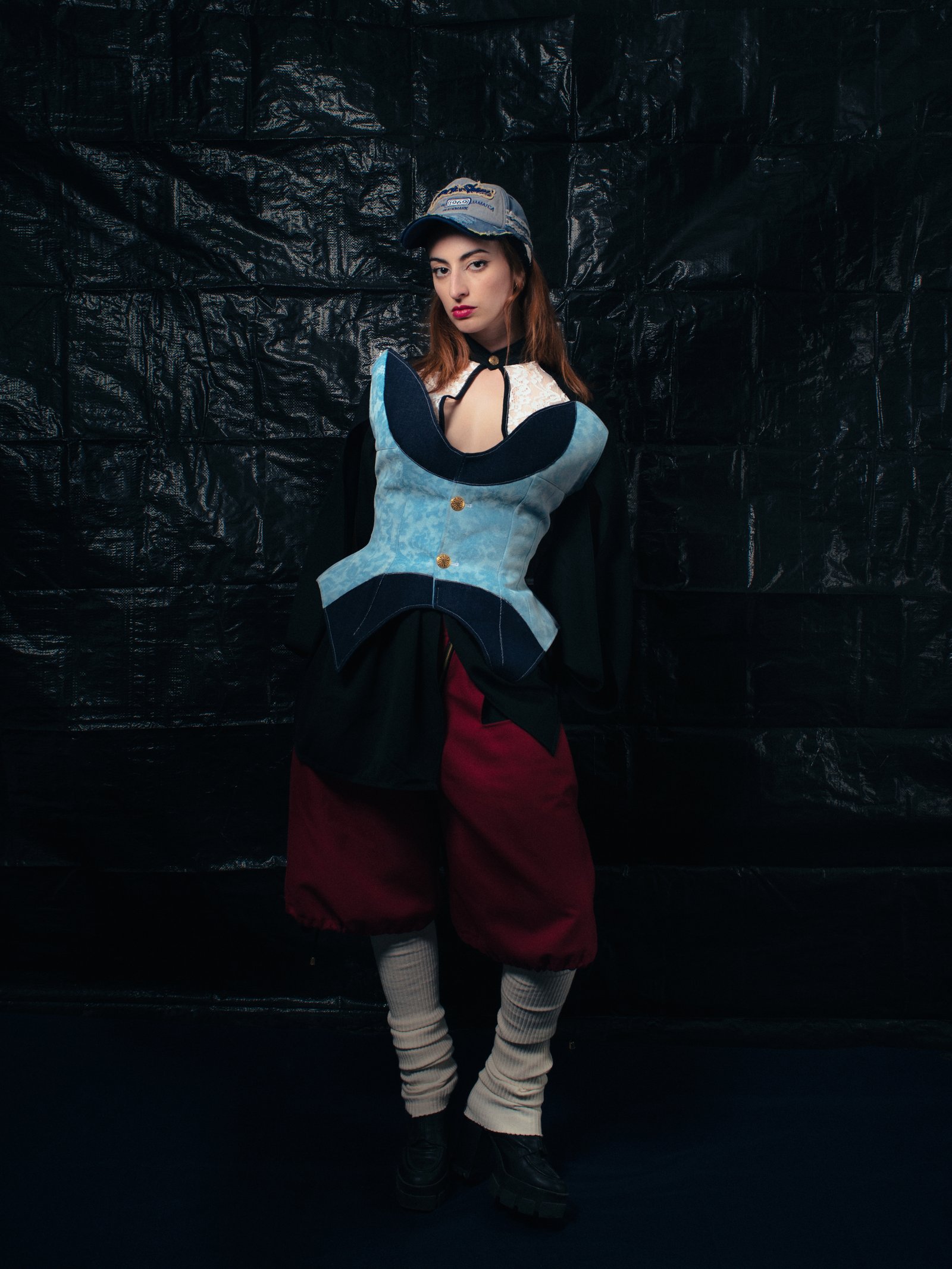 Silhouette corset et casquette